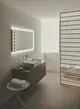 Waschtisch mit integrierter Armatur in Chrom, modern gestaltet, von Ideal Standard. Die Kombination aus Waschbecken und Unterschrank ist funktional und optisch ansprechend. 